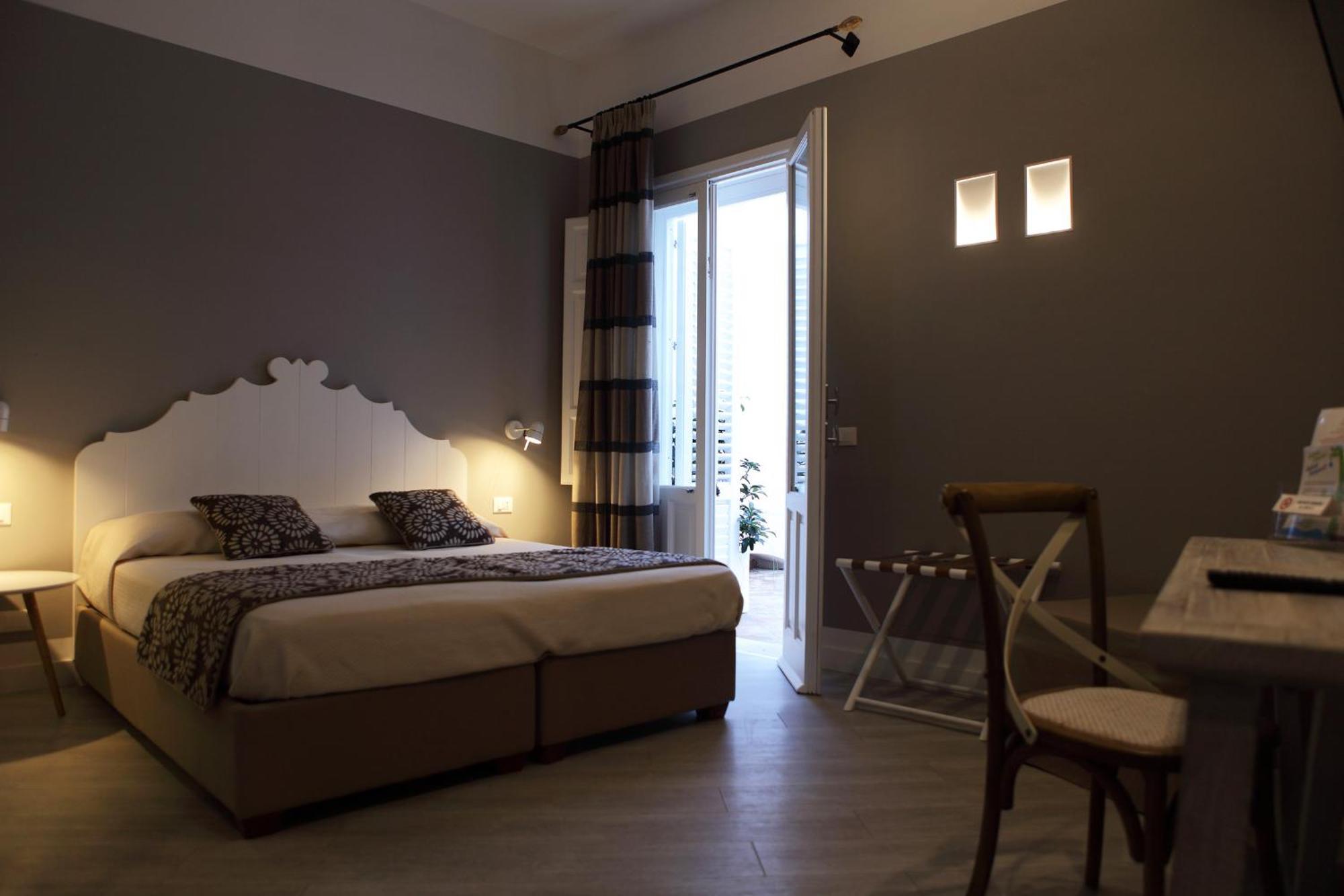 Aegusa Hotel 파뷔냐나도 외부 사진