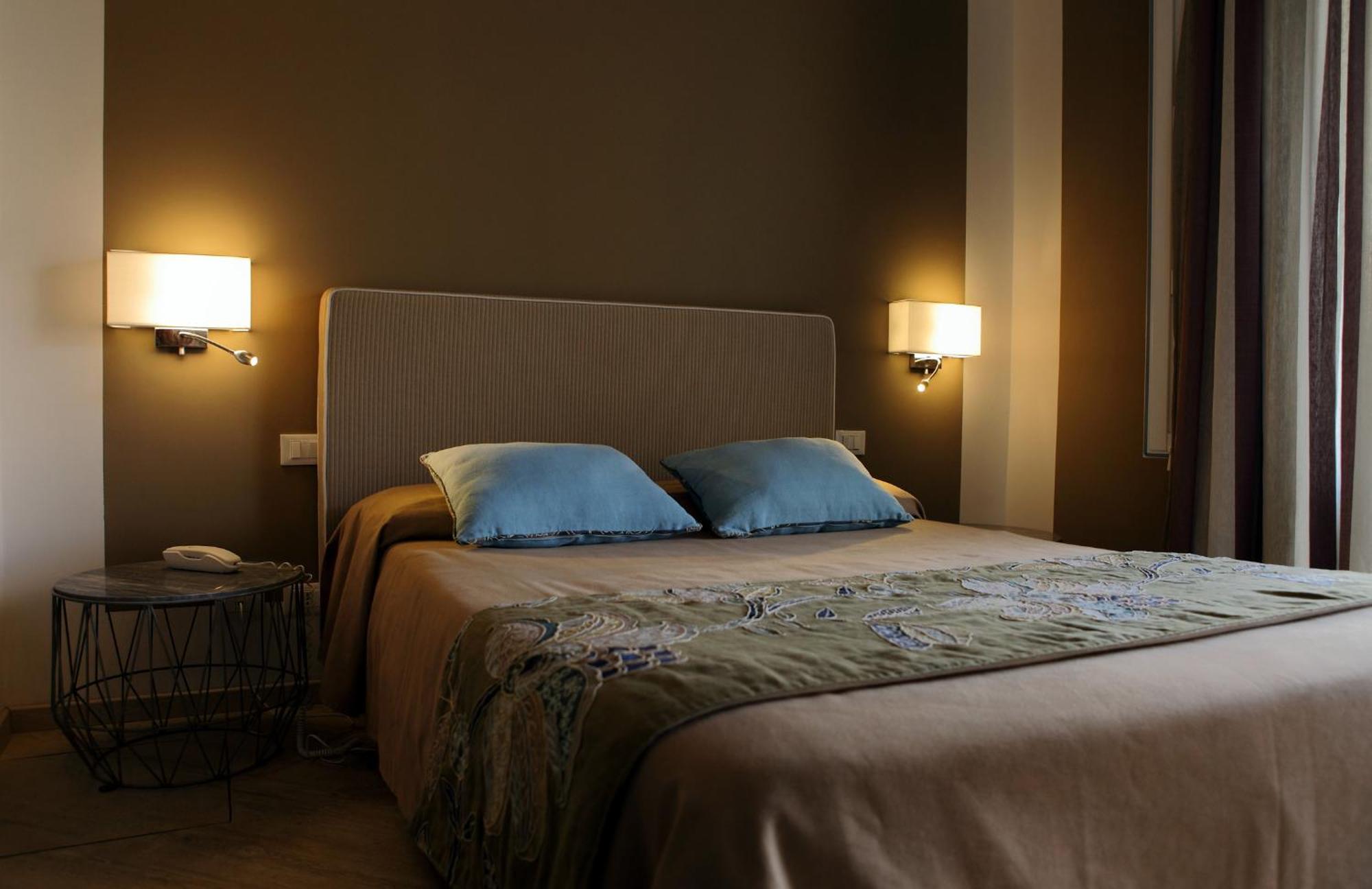 Aegusa Hotel 파뷔냐나도 외부 사진