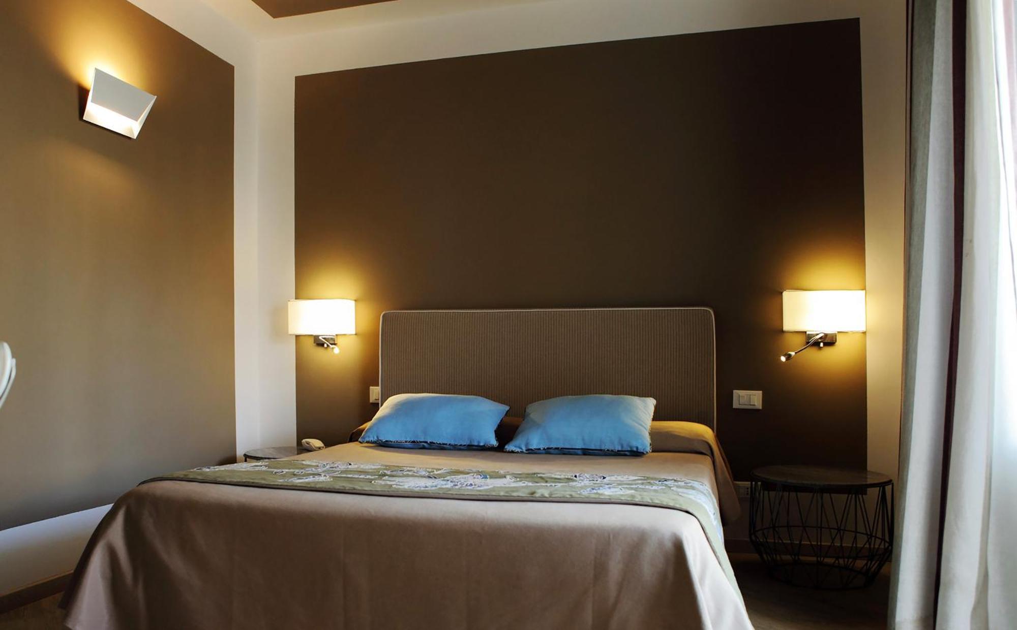 Aegusa Hotel 파뷔냐나도 외부 사진